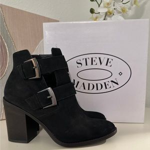 Steve Madden Trevur Black Bootie in Nubuck Leather.